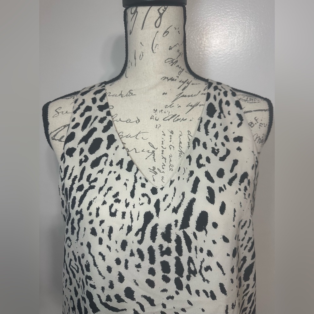 Everly black & white cheetah print top. Size Small. EUC. - Picture 2 of 8
